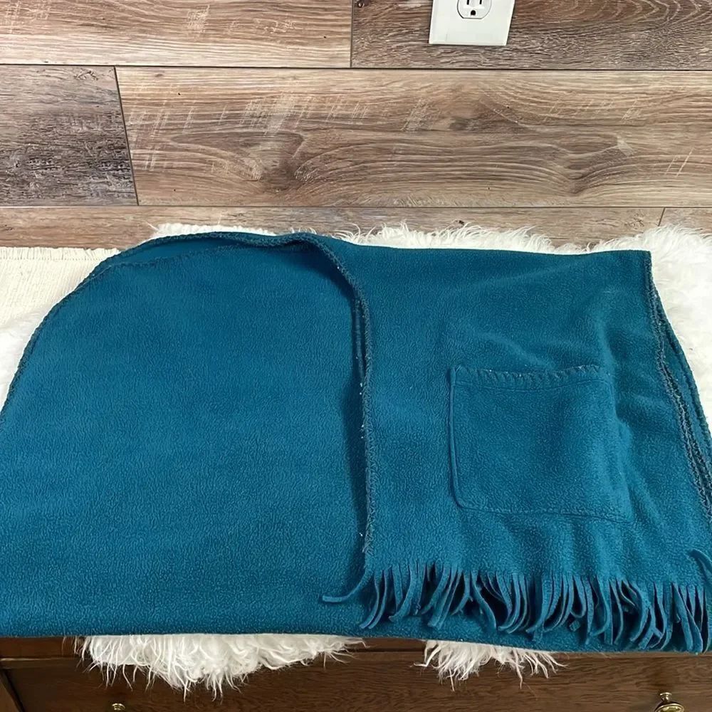 DR LEONARDS Ladies Vintage Fleece Pocket Shawl Fringed Wrap Turquoise 76”W 26”L